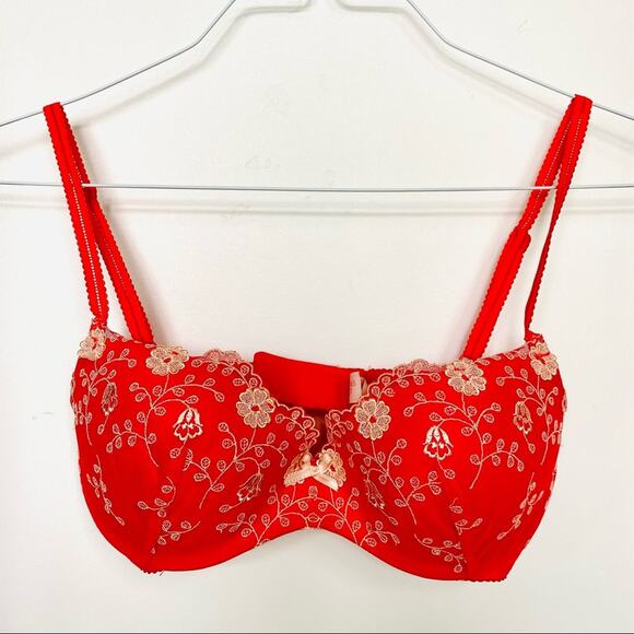 NEW VS VICTORIAS SECRET Red Tan Nude Lace Padded Demi Underwire Floral Bra 32D - Picture 1 of 8